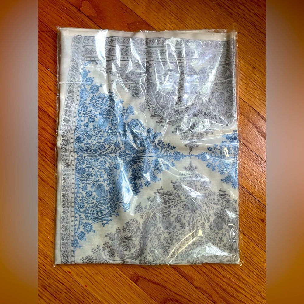 NWT Riccini Scarf